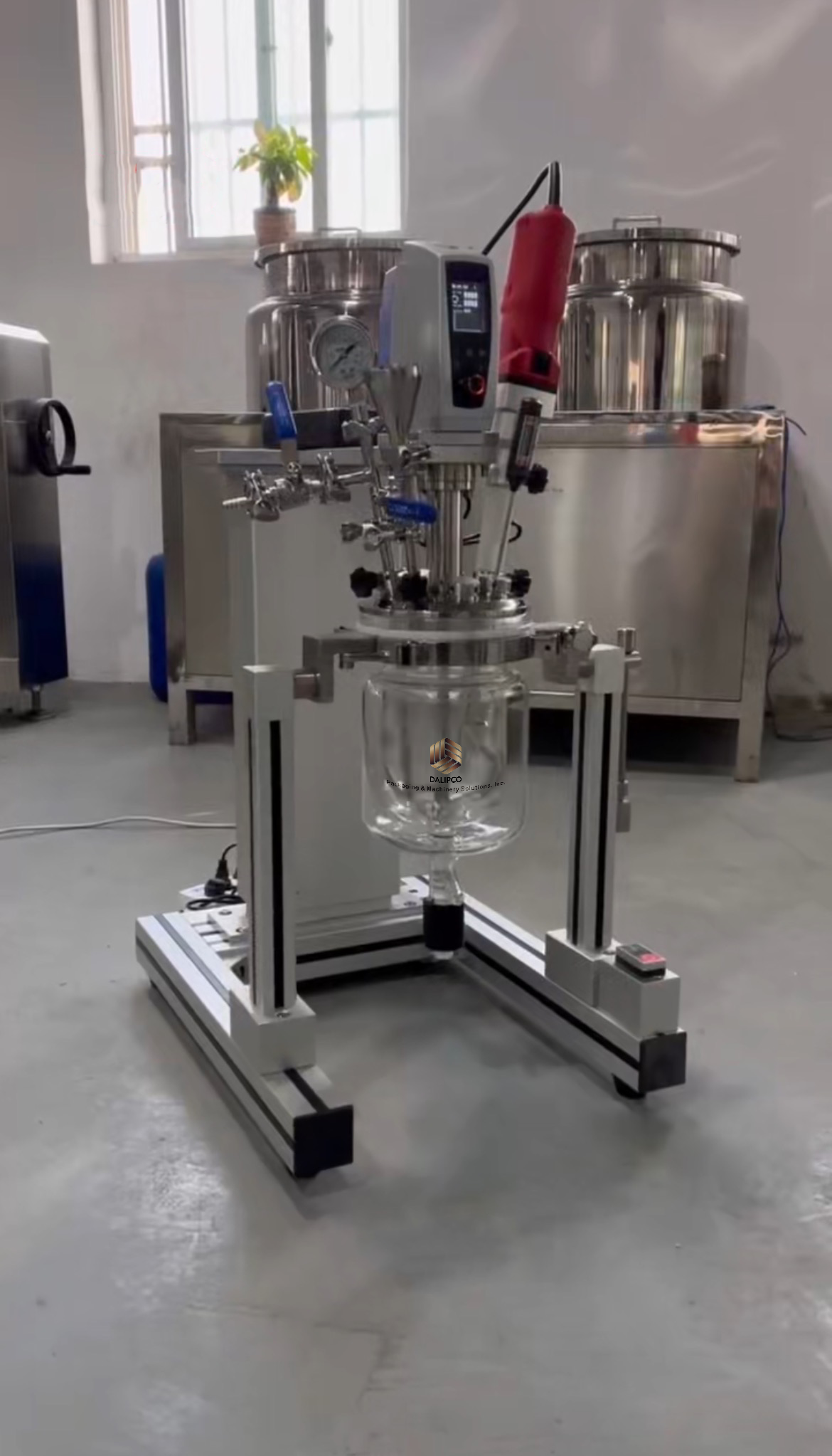 1L 2L 5L Cosmetic Glass Reactor Laboratory Vacuum Emulsifier Mixer — overall machine view